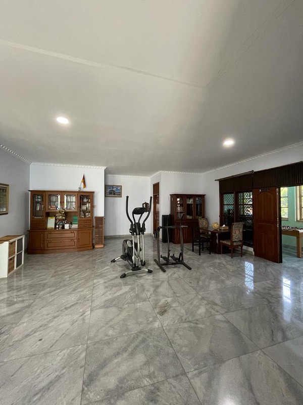 Rumah Clasic dengan halaman yg sangat luas Sejuk dan Nyaman