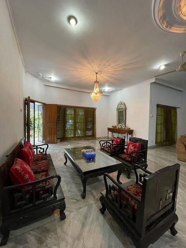 Rumah Clasic dengan halaman yg sangat luas Sejuk dan Nyaman