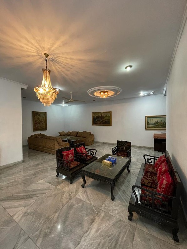 Rumah Clasic dengan halaman yg sangat luas Sejuk dan Nyaman