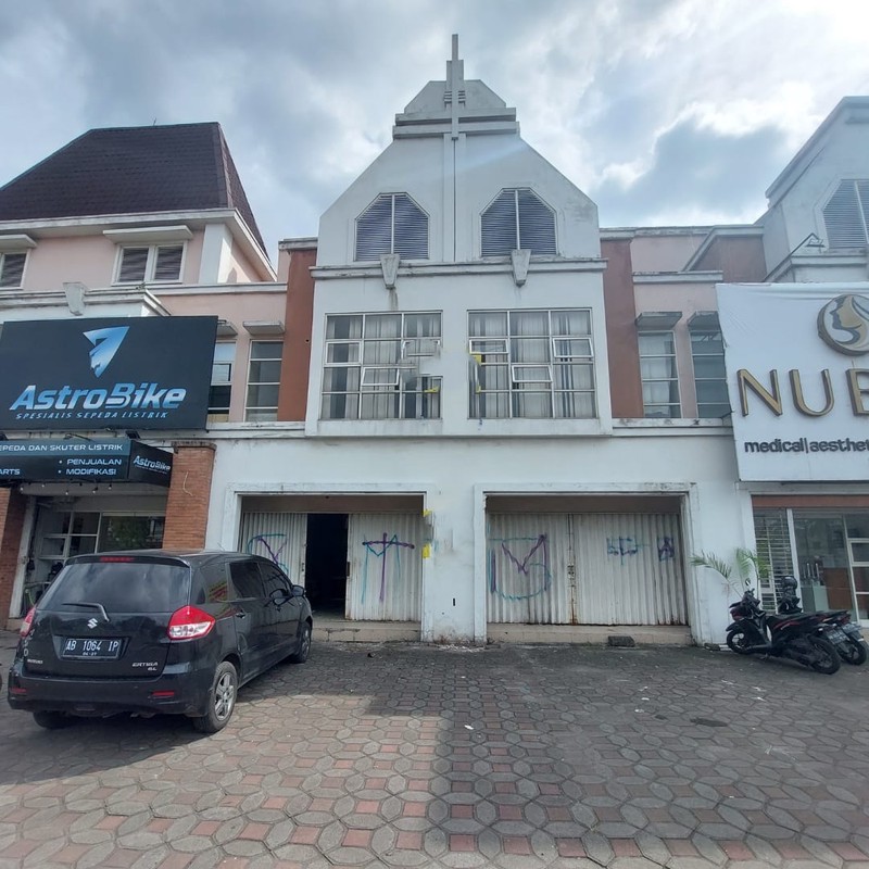 Ruko Gandeng 2 Lantai Cocok Untuk Kantor / Toko Lokasi Dekat Pakuwon Mall, Depok, Sleman