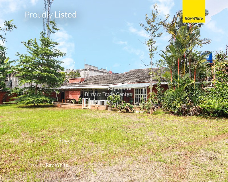 Rumah Siap Huni dengan Kondisi Terawat dan Halaman Luas @Rempoa.