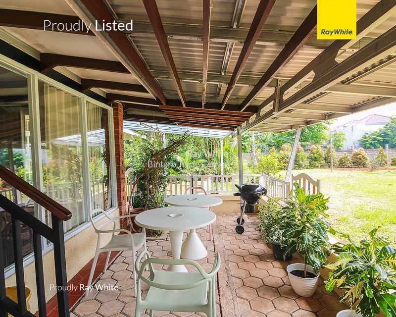 Rumah Siap Huni dengan Kondisi Terawat dan Halaman Luas @Rempoa.