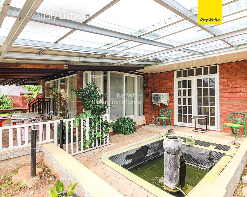 Rumah Siap Huni dengan Kondisi Terawat dan Halaman Luas @Rempoa.