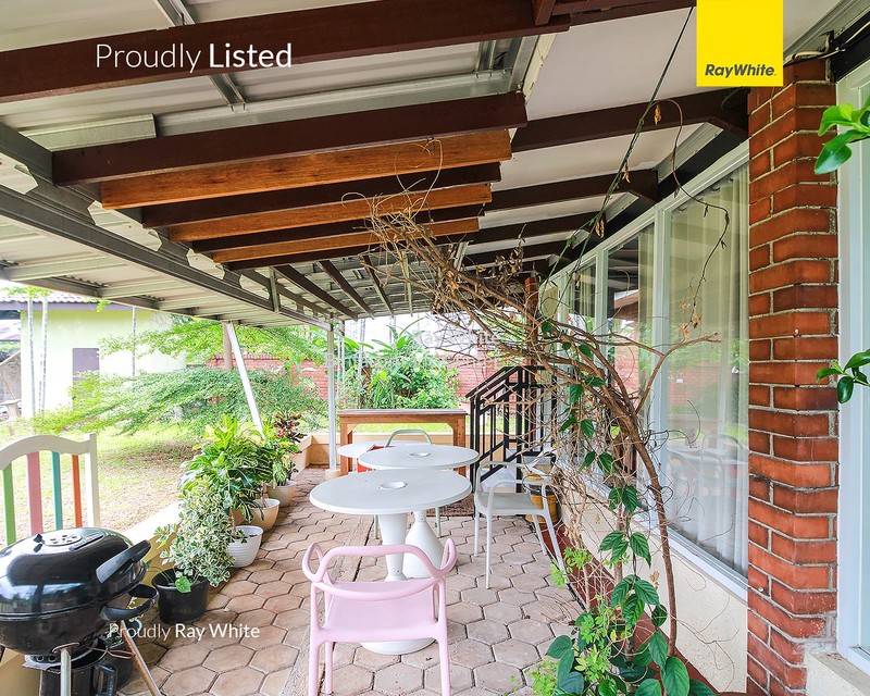 Rumah Siap Huni dengan Kondisi Terawat dan Halaman Luas @Rempoa.