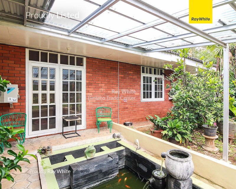 Rumah Siap Huni dengan Kondisi Terawat dan Halaman Luas @Rempoa.