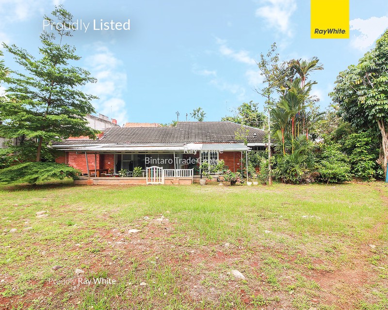 Rumah Siap Huni dengan Kondisi Terawat dan Halaman Luas @Rempoa.