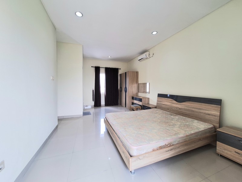 Disewa Rumah Furnished, Residence One Serpong Tangerang Satan, Selangkah ke Binus Internasional School, Rapih, Siap Huni