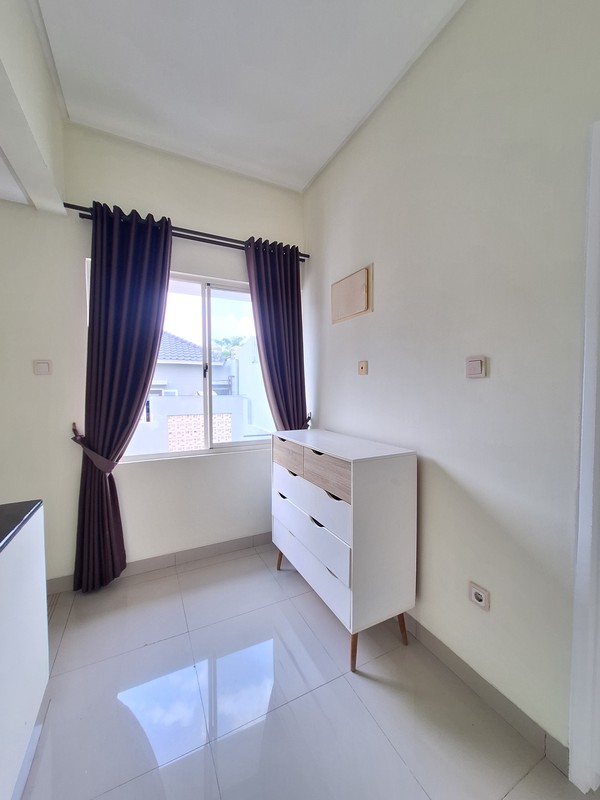 Disewa Rumah Furnished, Residence One Serpong Tangerang Satan, Selangkah ke Binus Internasional School, Rapih, Siap Huni