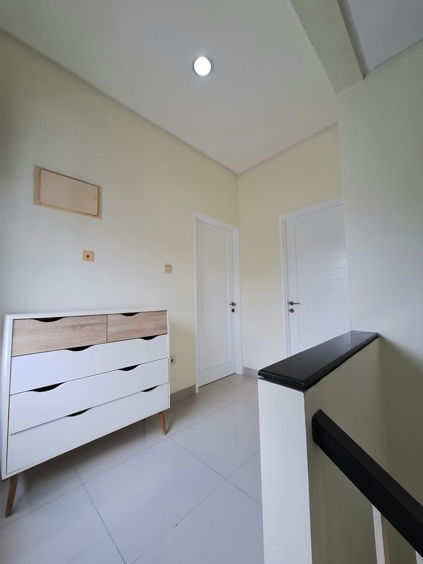 Disewa Rumah Furnished, Residence One Serpong Tangerang Satan, Selangkah ke Binus Internasional School, Rapih, Siap Huni