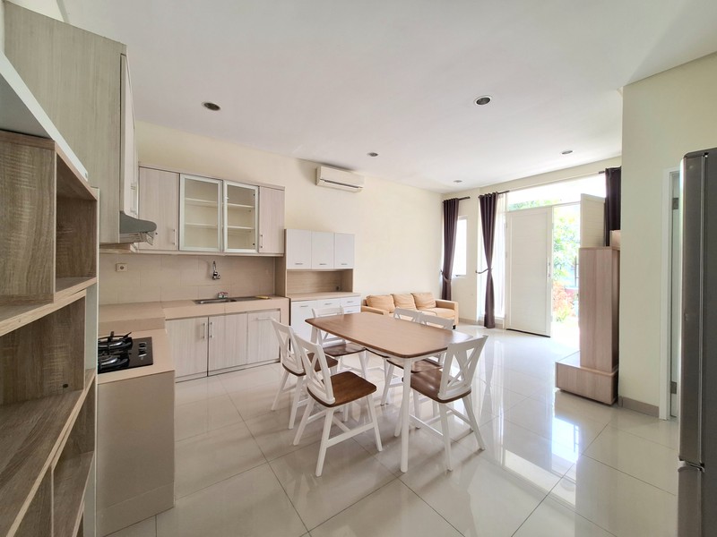 Disewa Rumah Furnished, Residence One Serpong Tangerang Satan, Selangkah ke Binus Internasional School, Rapih, Siap Huni