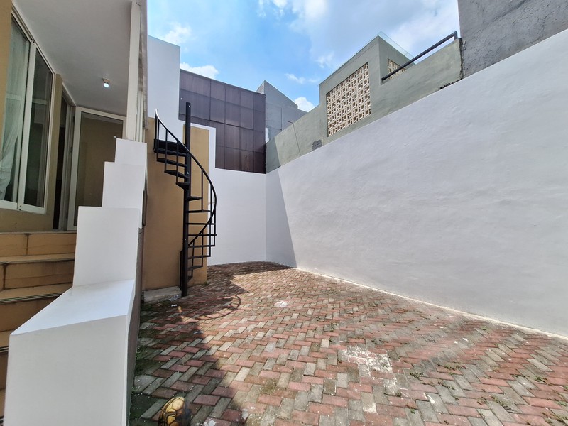 Disewa Rumah Furnished, Residence One Serpong Tangerang Satan, Selangkah ke Binus Internasional School, Rapih, Siap Huni