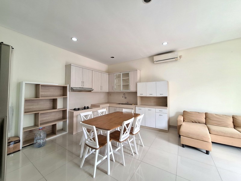 Disewa Rumah Furnished, Residence One Serpong Tangerang Satan, Selangkah ke Binus Internasional School, Rapih, Siap Huni