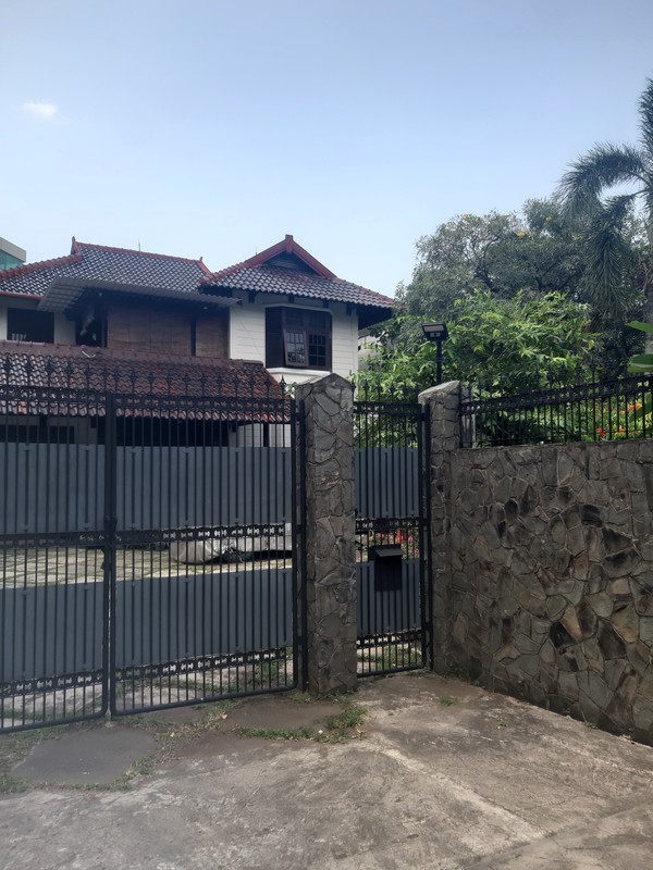 Dijual rumah lama bisa buar komercial di jalan proklamasi menteng