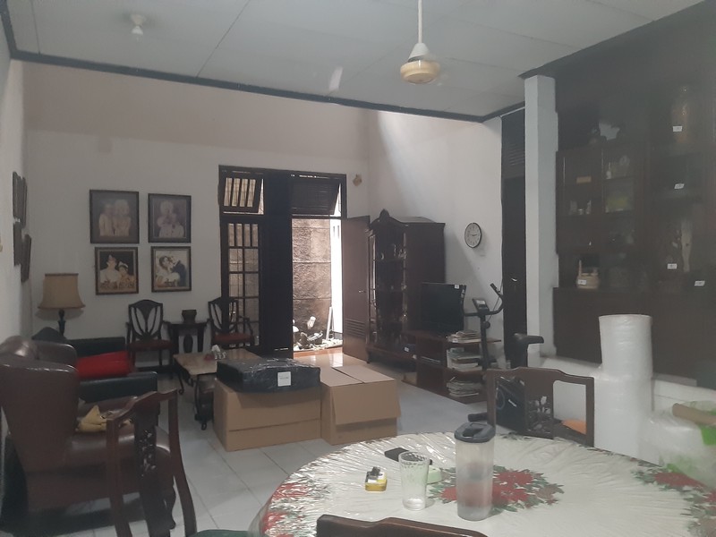 Dijual rumah lama bisa buar komercial di jalan proklamasi menteng
