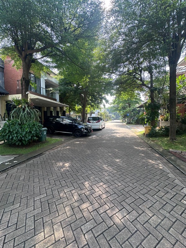 Rumah Cantik, Bagus, dan Apik, dalam Cluster kemanan 24 Jam