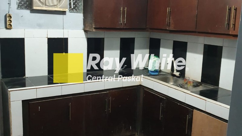 Rumah di Jalan Utama Sarimana Sarijadi Bandung