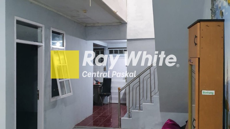 Rumah di Jalan Utama Sarimana Sarijadi Bandung