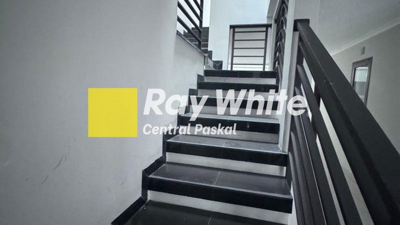 Rumah di Kawasan Elite Setraduta Bandung
