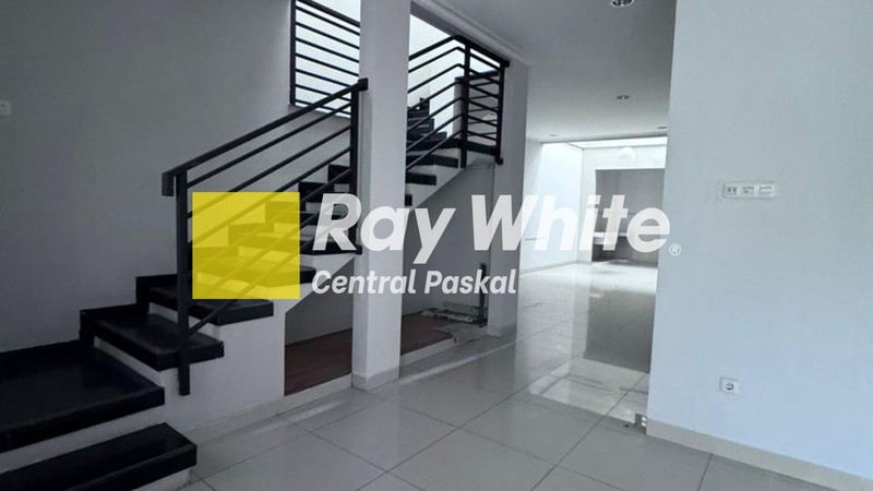 Rumah di Kawasan Elite Setraduta Bandung