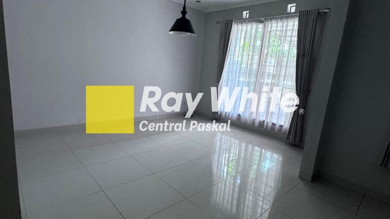 Rumah di Kawasan Elite Setraduta Bandung