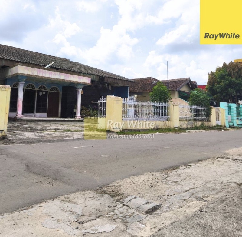 Dijual tanah bonus Bangunan terjangkau luas tanah 565m sultan agung