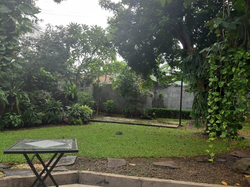 Rumah 2 Lantai Halaman Luas di Ki Hajar Dewantara Ciputat