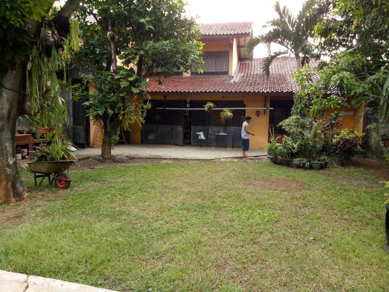 Rumah 2 Lantai Halaman Luas di Ki Hajar Dewantara Ciputat