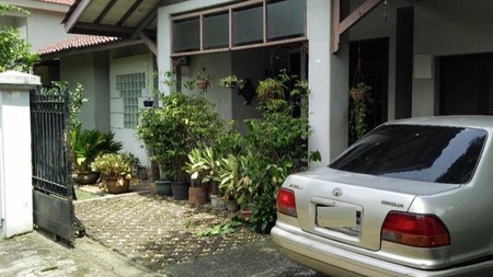 Rumah 2 Lantai Halaman Luas di Ki Hajar Dewantara Ciputat