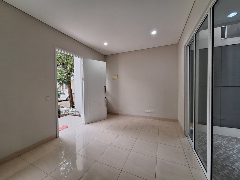 Dijual Cepat Rumah Vanya Park Cluster Azura, BSD City Tangerang, Rapih Siap Huni