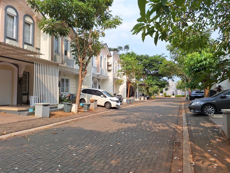 Dijual Cepat Rumah Vanya Park Cluster Azura, BSD City Tangerang, Rapih Siap Huni