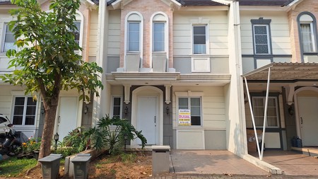 Dijual Cepat Rumah Vanya Park Cluster Azura, BSD City Tangerang, Rapih Siap Huni