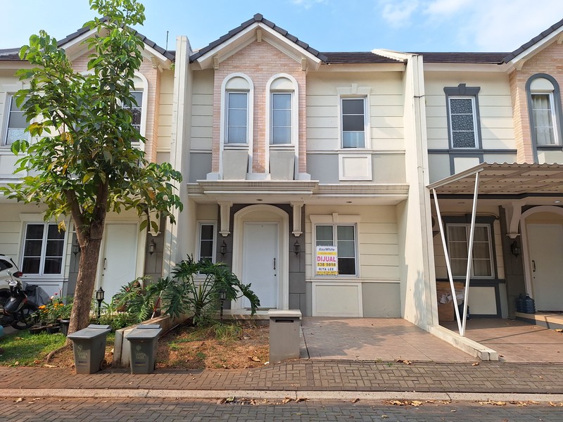 Dijual Cepat Rumah Vanya Park Cluster Azura, BSD City Tangerang, Rapih Siap Huni