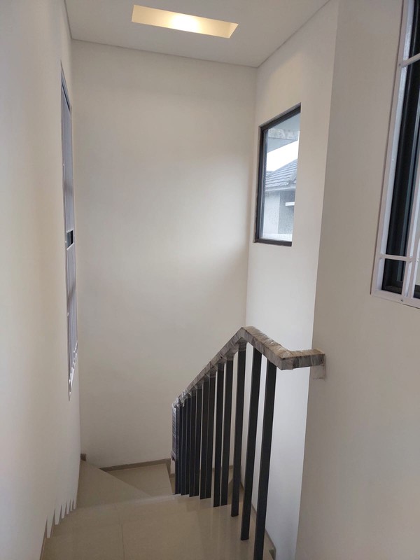 Dijual Rumah Hook, Minimalis Modern Golden Park 2 Cisauk Serpong Tangerang Banten