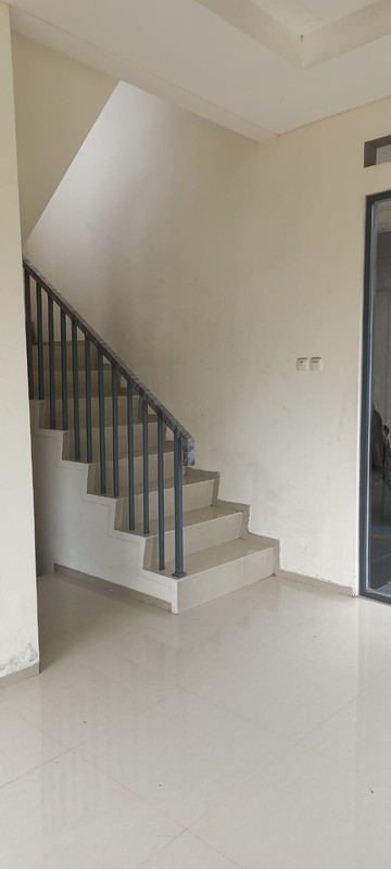 Dijual Rumah Hook, Minimalis Modern Golden Park 2 Cisauk Serpong Tangerang Banten