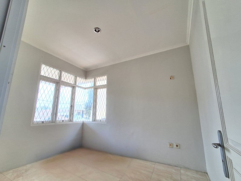 Huni dalam Cluster, Lokasi Strategis di lingkungan yang aman, asri, sejuk dan nyaman serta bebas banjir. Cirendeu - Tangsel Rasa Jaksel.