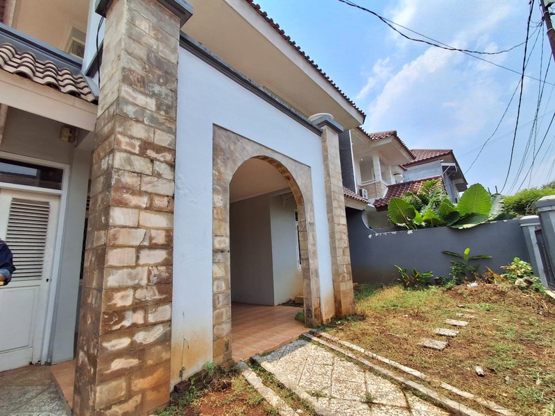 Huni dalam Cluster, Lokasi Strategis di lingkungan yang aman, asri, sejuk dan nyaman serta bebas banjir. Cirendeu - Tangsel Rasa Jaksel.