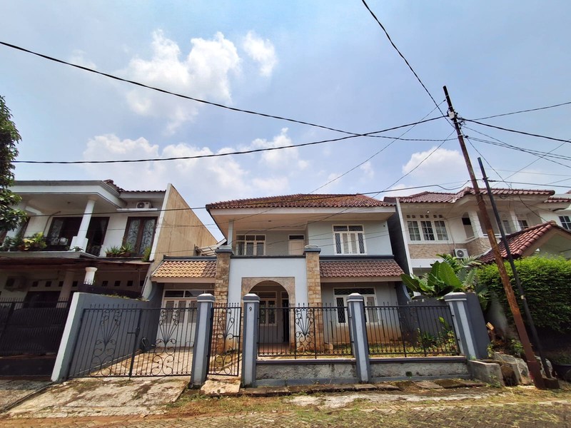 Huni dalam Cluster, Lokasi Strategis di lingkungan yang aman, asri, sejuk dan nyaman serta bebas banjir. Cirendeu - Tangsel Rasa Jaksel.