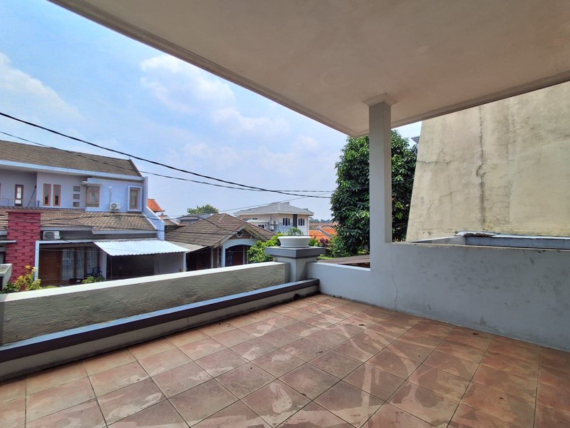 Huni dalam Cluster, Lokasi Strategis di lingkungan yang aman, asri, sejuk dan nyaman serta bebas banjir. Cirendeu - Tangsel Rasa Jaksel.