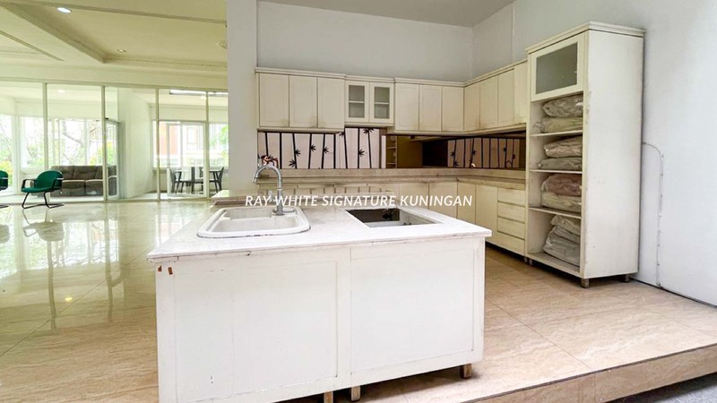 Rumah Design Tropical Modern di Villa Hijau Pondok Indah
