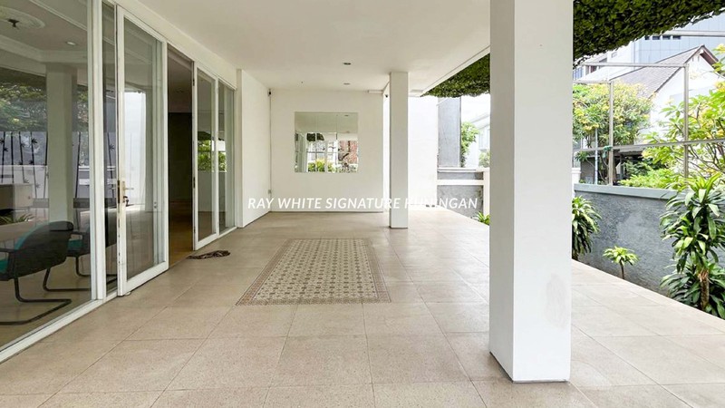 Rumah Design Tropical Modern di Villa Hijau Pondok Indah