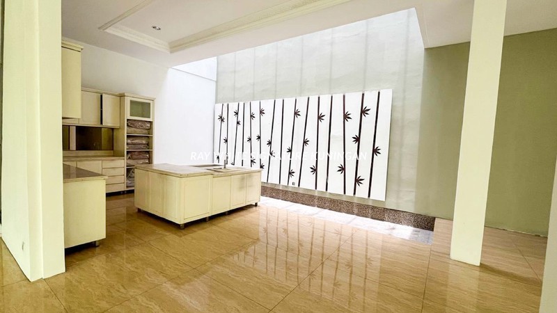 Rumah Design Tropical Modern di Villa Hijau Pondok Indah