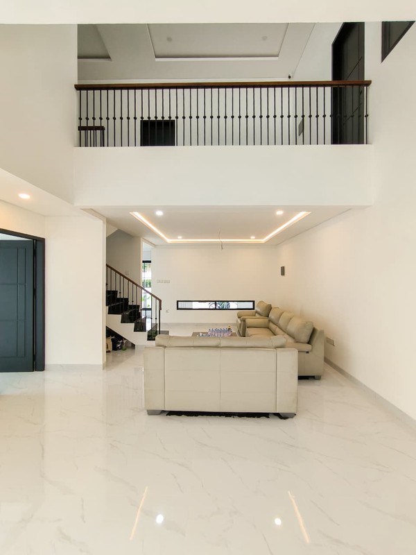 Rumah Brand New Build 4 BR Luas Tanah 222m2 Pool Hoek Smart Home American Classic di Maleo Sektor 9 Bintaro