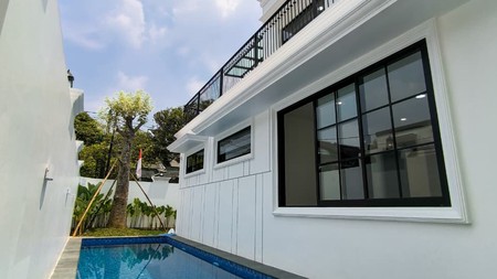 Rumah Brand New Build 4 BR Luas Tanah 222m2 Pool Hoek Smart Home American Classic di Maleo Sektor 9 Bintaro 