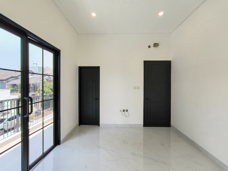Rumah Brand New Build 4 BR Luas Tanah 222m2 Pool Hoek Smart Home American Classic di Maleo Sektor 9 Bintaro