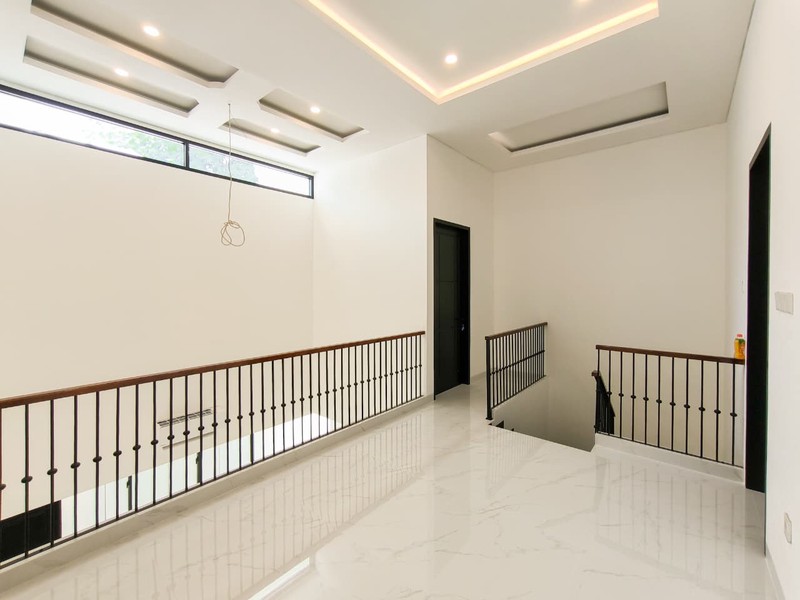 Rumah Brand New Build 4 BR Luas Tanah 222m2 Pool Hoek Smart Home American Classic di Maleo Sektor 9 Bintaro