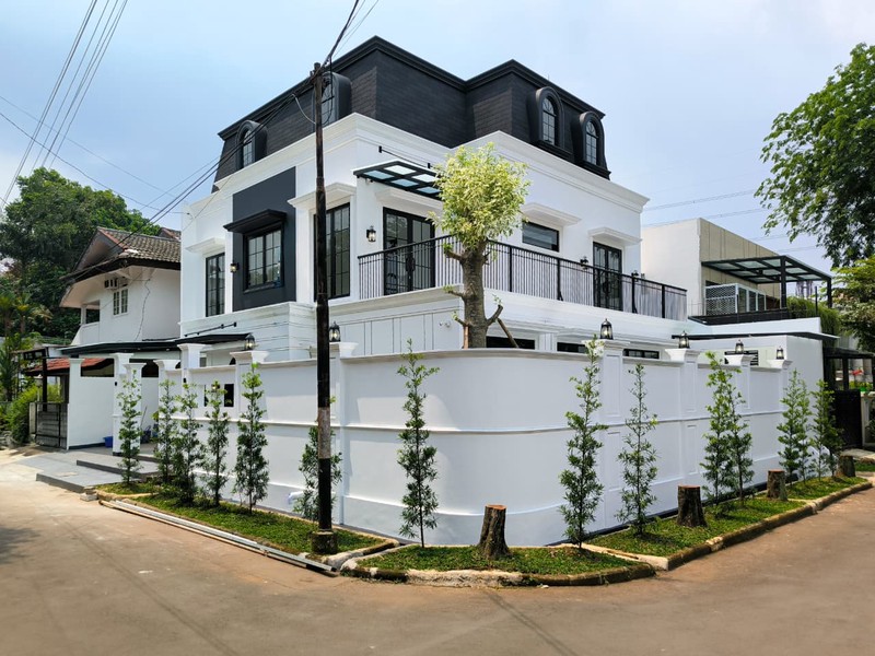 Rumah Brand New Build 4 BR Luas Tanah 222m2 Pool Hoek Smart Home American Classic di Maleo Sektor 9 Bintaro