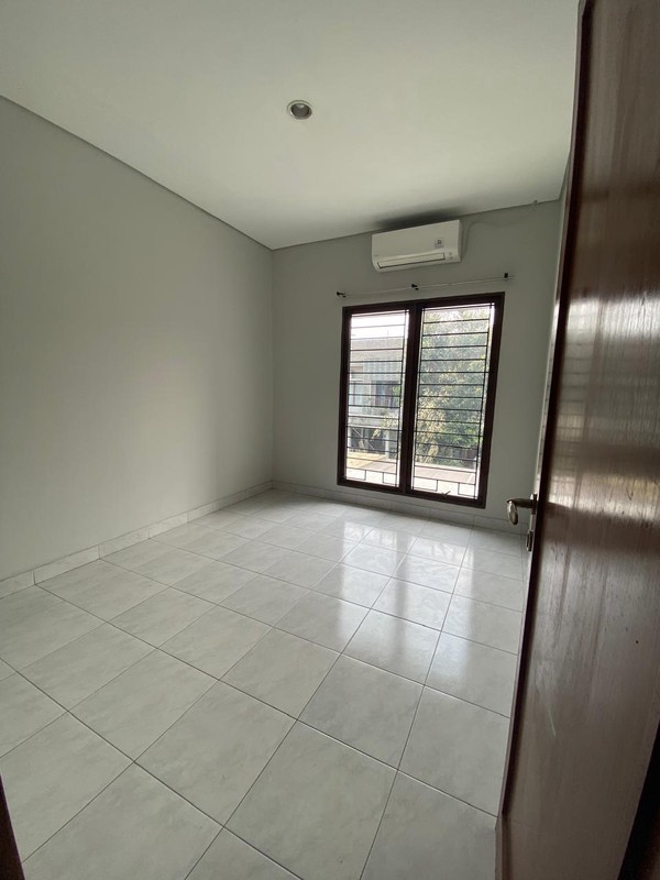Rumah dalam cluster, siap huni di Bintaro sektor 9.