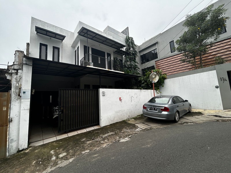 Dijual Rumah Siap Huni di Kebayoran Lama dekat Gandaria Mall