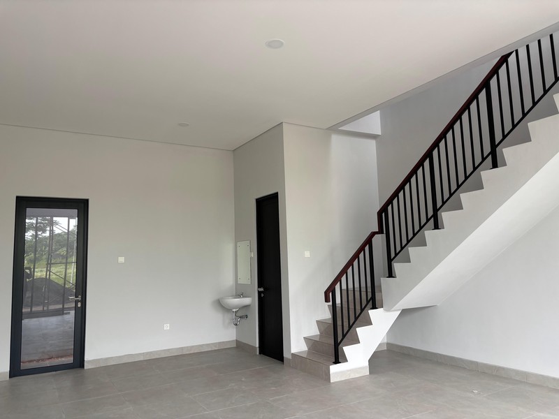 Ruko Front Row 3 Lantai Kota Wisata