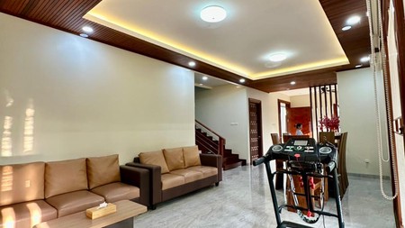 DiJual Rumah 2½ Lantai Luas dengan KT 6+1 KM 5+1 Siap Huni dan Lokasi Bintaro Jaya Sektor 9